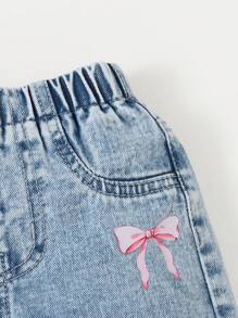 SHEIN Denimly Baby Girls 2pcs Outfit - Soft White Round Neck Short Sleeve Tee With Pink Cherry & Bow Print, And Elastic Waist Denim Straight Leg Pants With Bow Print - Pink - View 3