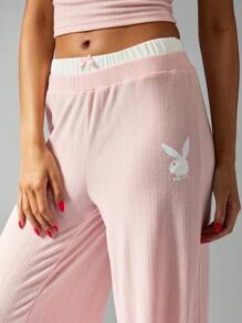 Missguided x Playboy Conjunto de pijama de lujo para mujer de top tipo camiseta de punto acanalado y pantalón de pierna ancha para uso en el hogar y dormir, cómodo y acogedor.