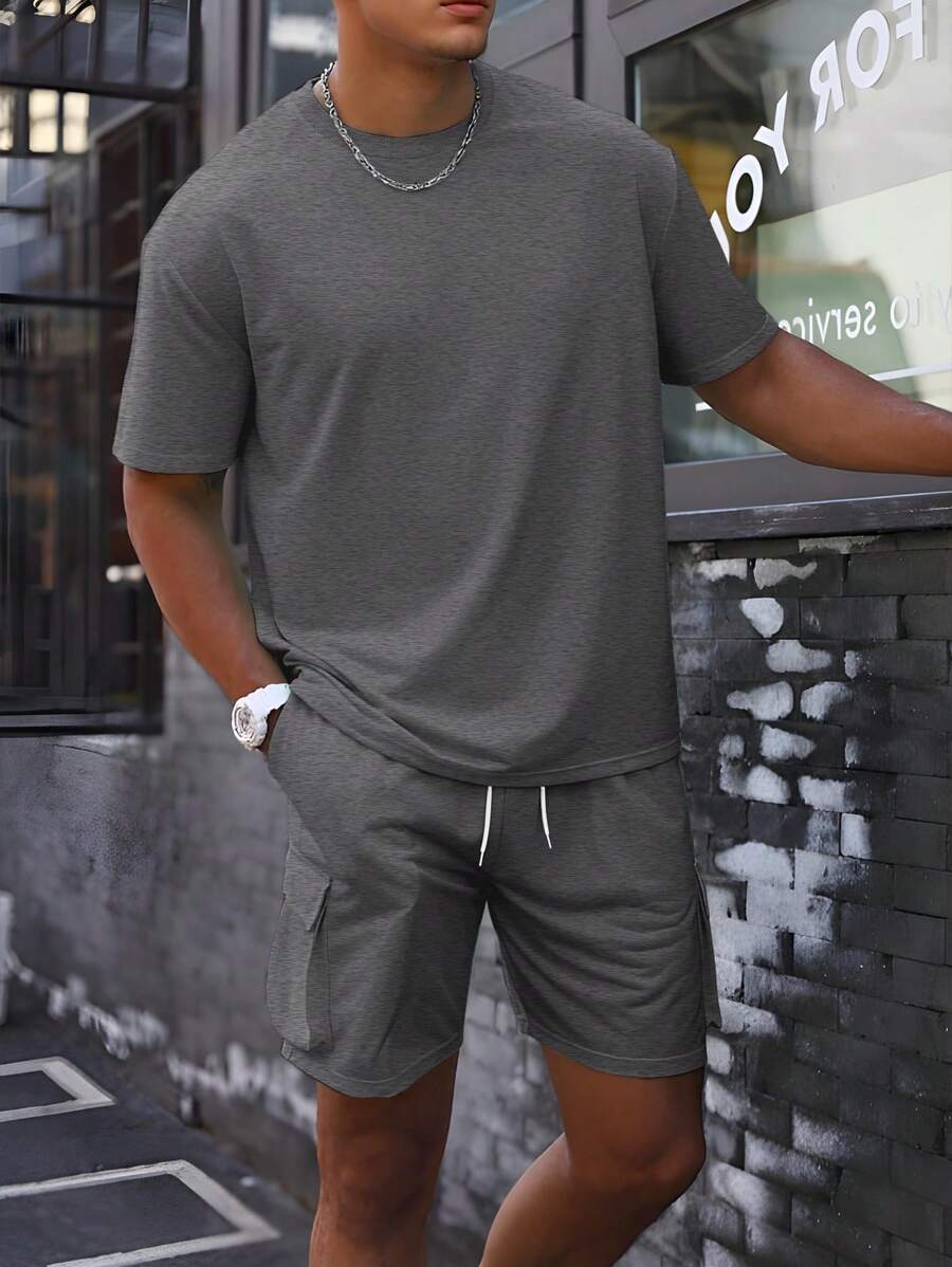 Manfinity Homme 男士纯色圆领短袖T恤和休闲工装短裤两件套 - 灰色 - 查看 1
