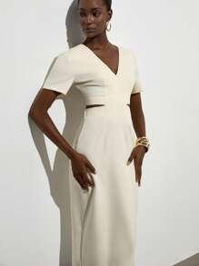 Aveloria Modichic 新款V领镂空露背系带腰设计开衩优雅连衣裙，简约通勤风 - 米色 - 查看 5