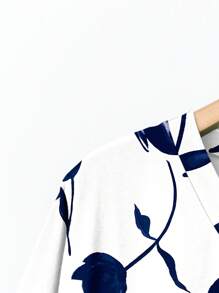 SHEIN LUNE Plus Size Floral Print T-Shirt, Casual & Suitable For Summer - Blue and White - View 6