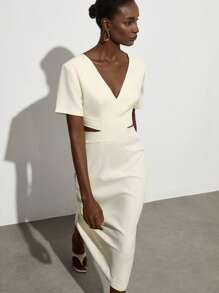 Aveloria Modichic 新款V领镂空露背系带腰设计开衩优雅连衣裙，简约通勤风 - 米色 - 查看 4