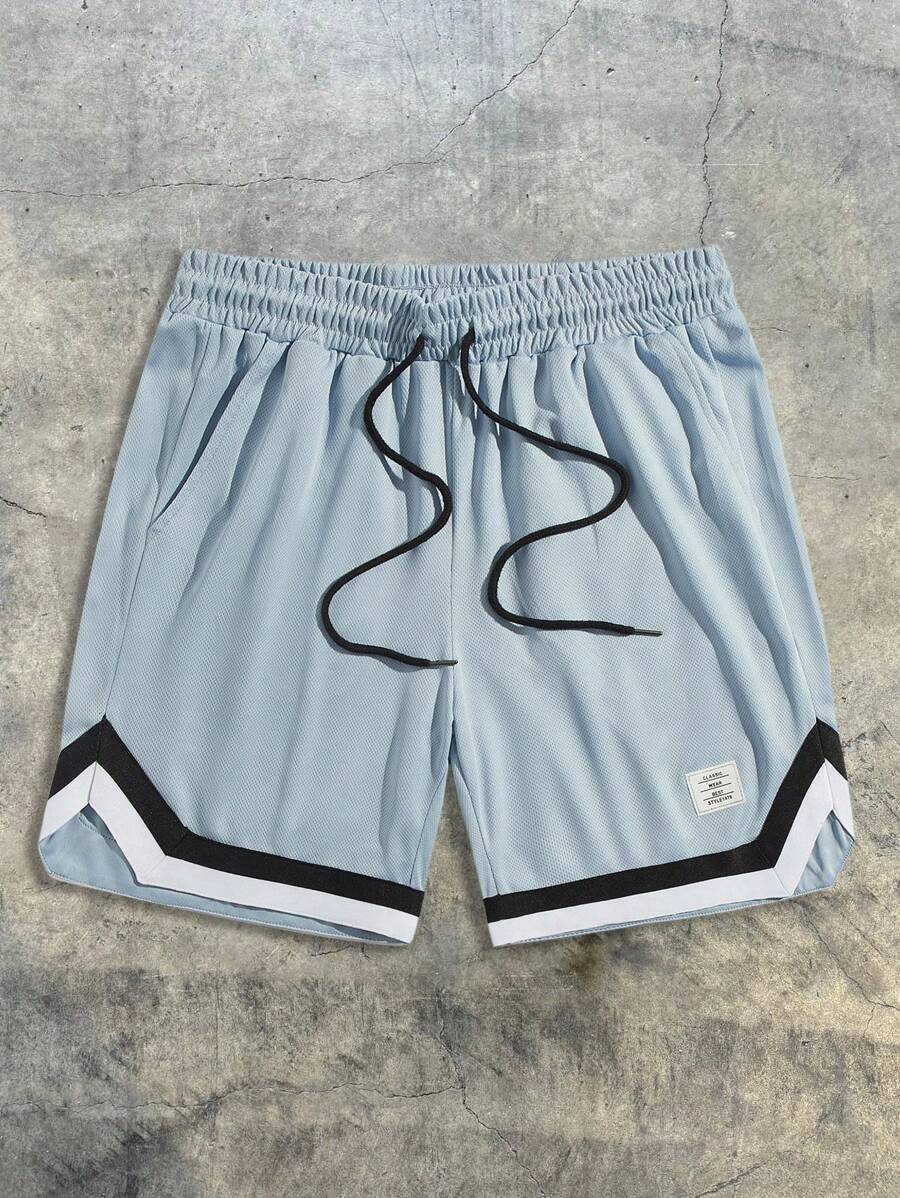AXEPEAK 宽松男士字母贴花条纹抽绳腰短裤，适合学校和街头穿着 - 淺藍色 - 查看 1