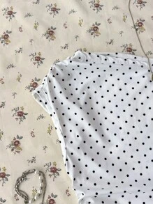 Witte gebreide casual top met stippenprint en asymmetrische gerimpelde crop top voor tienermeisjes, geschikt voor lente/zomer, casual, gepersonaliseerde styling, dagelijks dragen