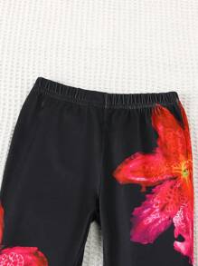 SHEIN Pantalones acampanados con estampado floral y cintura elástica negra para niñas de 4 a 7 años, moda retro de verano para uso casual/exterior/fiesta con estampado de hibisco y lirio en todo el diseño - Negro - Ver 6