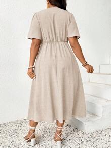 SHEIN Frenchy Große Größen Damen einfarbiges minimalistisches Twist Knoten V-Ausschnitt Kurzarm A-Linien Kleid