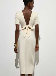 Aveloria Modichic 新款V领镂空露背系带腰设计开衩优雅连衣裙，简约通勤风 - 米色 - 查看 3