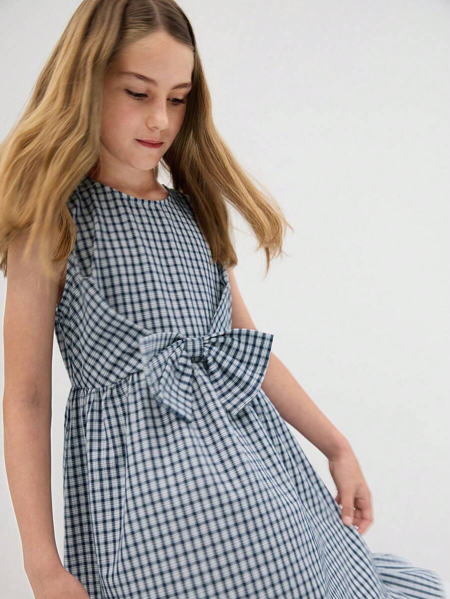 SHEIN Robe décontractée simple et confortable avec col rond, sans manches, nœud papillon et volant à l'ourlet, pour préadolescentes - Bleu azur - Voir 1