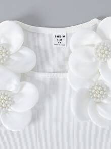 Kleine Mädchen Weißes ärmelloses Top mit Blumenmuster und Nieten Dekor, geeignet für Geburtstag, Urlaub und Sommerfeste