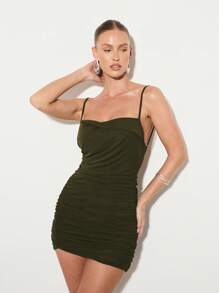 KIZN 褶皱紧身迷你连衣裙，吊带露背，适合夜店、派对、晚宴、春夏婚礼宾客等场合。 - 橄欖綠 - 查看 6