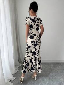 SHEIN Elenzya Vestido midi ajustado de punto con estampado floral elegante tipo 'Ditsy', para mujeres, primavera/verano - Multicolor - Ver 2