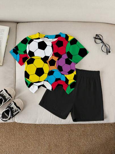 SHEIN Babyboy 夏季两件套，活力四射的彩色足球图案印花圆领短袖上衣和纯黑色简约短裤，非常适合外出、居家玩耍、运动小冠军、可爱的派对造型
