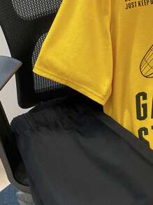 SHEIN Set de 2 piezas de camiseta de manga corta con estampado de videojuegos y pantalones cortos a juego, informal, de mezcla de algodón para adolescentes varones, de verano