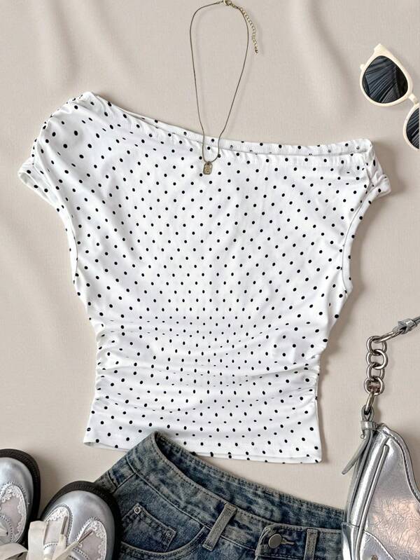 Witte gebreide casual top met stippenprint en asymmetrische gerimpelde crop top voor tienermeisjes, geschikt voor lente/zomer, casual, gepersonaliseerde styling, dagelijks dragen