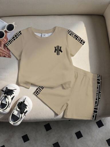 SHEIN Playful Pals Ensemble 2 pièces casual pour tout-petits garçons, comprenant un t-shirt à col rond à manches courtes avec imprimé patchwork à carreaux et un short, pour l'été