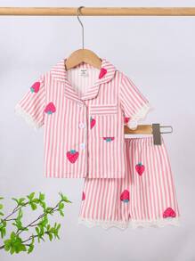 Set de pijama de 2 piezas para bebé niña con blusa de manga corta con estampado de fresa y margarita, y shorts - Verde Lima - Ver 3