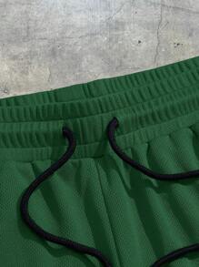AXEPEAK Loose Men Letter Patched Detail Striped Trim Drawstring Waist Shorts, School, Streetwear Style - Green - View 3