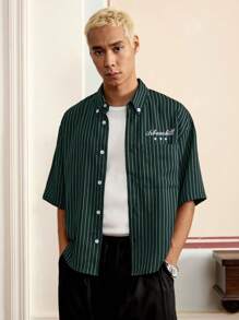 Manfinity Unisex Standard Size Men's Fashion Casual Green & White Striped Short Sleeve Loose Fit Shirt With English Embroidery, School - Dark Green - View 5