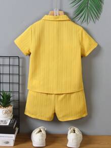 SHEIN 2 pezzi Set di camicie a maniche corte e pantaloncini di colore solido estivi per ragazzi