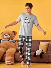 SHEIN Conjunto de ropa de casa para hombres con Top de manga corta con estampado de letras y pantalones de pijama a cuadros