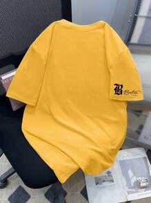 Manfinity LEGND Kaos Lengan Pendek Pria Ukuran Besar Kasual dengan Slogan Cetak, Bahu Jatuh, Potongan Longgar, Musim Panas - Kuning - View 2