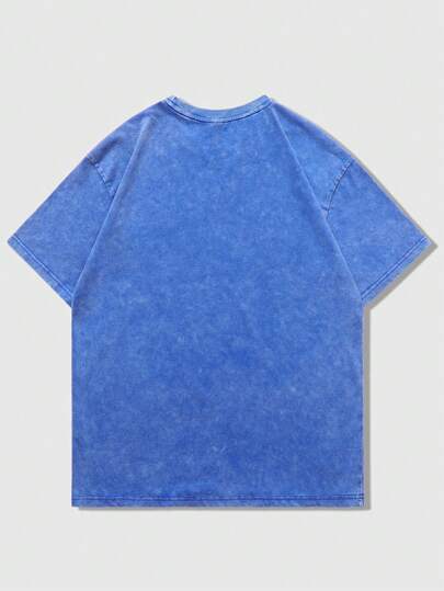 Street Life Camiseta casual de moda azul desgastado, con diseño gráfico de dibujos animados vibrantes. En general, un estilo relajado y juguetón, adecuado para usar en días de verano casuales.