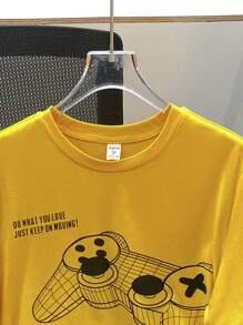 SHEIN Set de 2 piezas de camiseta de manga corta con estampado de videojuegos y pantalones cortos a juego, informal, de mezcla de algodón para adolescentes varones, de verano