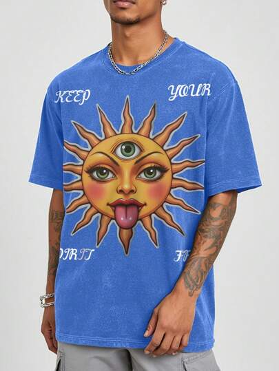 Street Life Camiseta casual de moda azul desgastado, con diseño gráfico de dibujos animados vibrantes. En general, un estilo relajado y juguetón, adecuado para usar en días de verano casuales.