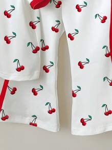 SHEIN Conjunto de 2 piezas de top de manga corta con cuello redondo y pantalones acampanados con estampado de cerezas en estilo retro americano casual, adecuado para el verano, para niñas jóvenes