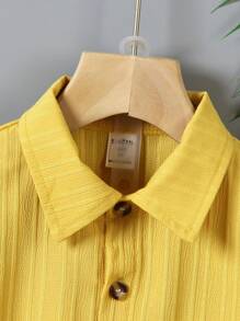 SHEIN 2 pezzi Set di camicie a maniche corte e pantaloncini di colore solido estivi per ragazzi