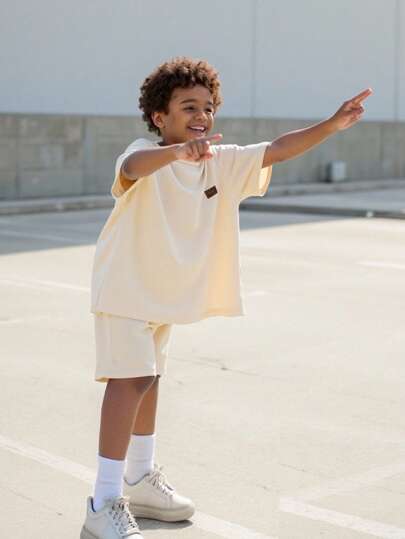 SHEIN 纹理图案圆领短袖休闲 T 恤和运动短裤