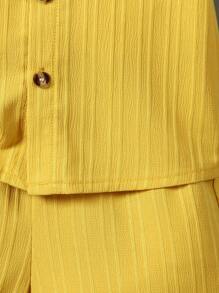 SHEIN 2 pezzi Set di camicie a maniche corte e pantaloncini di colore solido estivi per ragazzi