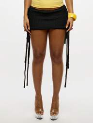 SUMWON WOMEN Gestrickter Fransen Mini Rock, Festival Boho Y2K Stil Sommer Herbst, gehäkelter kurzer Rock mit Bindebändern an der Seite, Modeelement für Club Party Mini Rock