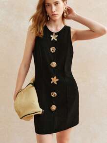 Écloséra 时尚百搭圆领无袖黑色连衣裙，金属花朵纽扣装饰，收腰设计，适合春夏季 - 黑色 - 查看 3