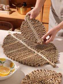 Cirelle Handmade Grass Weaving Table Mat Heat Insulation Mat With Leaf Shape For Dining Table Decoration, Bohemian Style , Rama Table Decor, Family Dining, Party Use, Kitchen Supplies, Kitchen Use, B&B Decor, Garden Use, High-End Hotel Supplies
