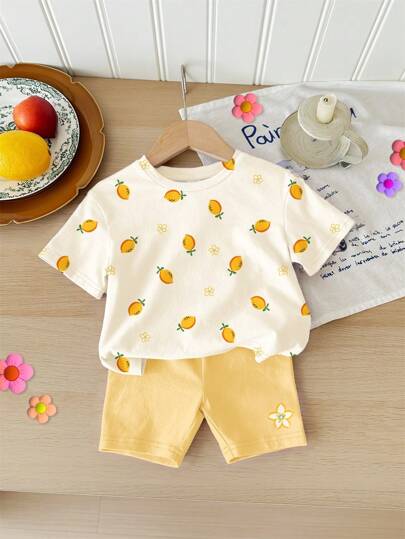 SHEIN Pastel Yellow, Adorable Mini Lemon Flower Pattern Baby Girls Casual Crew Neck Short Sleeve T-Shirt & Shorts 2-Piece Set, Suitable For Spring/Summer Holiday