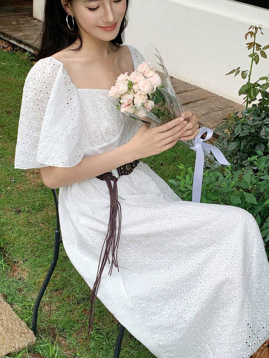 SHEIN LUNE 浪漫蕾丝拼布荷叶边袖女式休闲连衣裙,适合居家室内外穿着 - 白色 - 查看 1