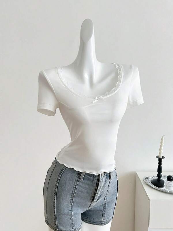 Sweetra Süßes & minimalistisches Spitzenpatchwork Kurzarm T-Shirt für Frauen, Frühling/Sommer
