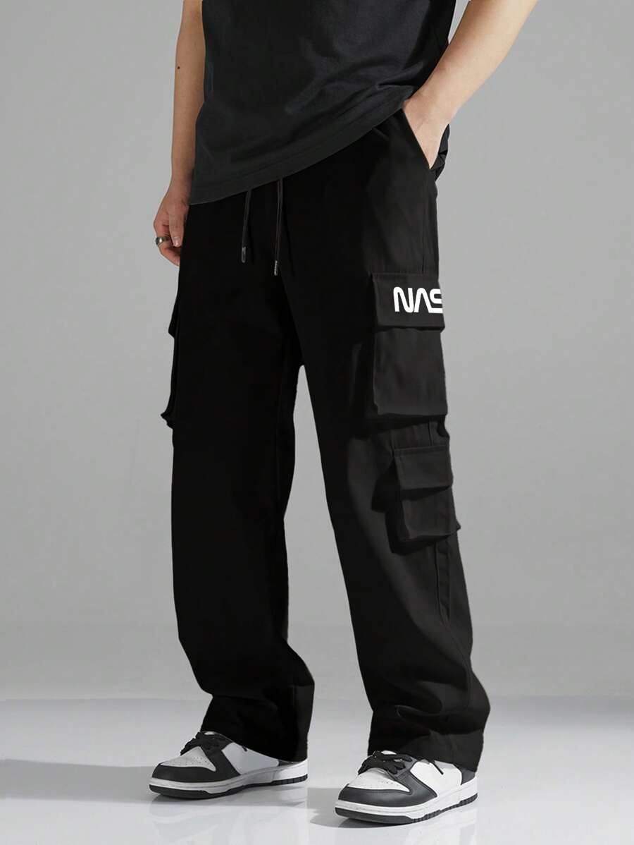 Manfinity Hypemode 男士字母印花抽绳腰部工装口袋休闲裤，街头潮流黑色裤子，秋季 - 黑色 - 查看 1