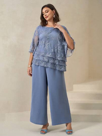 Chikora Conjunto formal de dos piezas para mujeres plus size: Camisa con bordado, cuello redondo, mangas de hoja de loto y volantes multicapa en azul + Pantalones de pierna ancha con cintura elástica. Ropa formal para mujer, vestido de invitada de boda, ropa de trabajo, conjunto de verano, atuendo de fiesta, ropa de iglesia