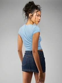 MISSGUIDED Crop top estivo con fiore di ibisco, stile Y2K, estetica da festival hawaiano, da spiaggia e surf, casual per il giorno, con maniche corte e fresco