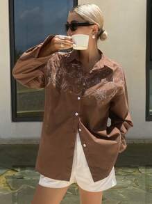 DAZY Blusa casual da donna, a manica lunga, ampia, con ricamo floreale e di farfalle, per l'estate