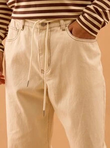 Musero Jeans holgados de mezclilla con costuras de contraste, con detalles de cinturón y cierre de botón - Beis - Ver 5