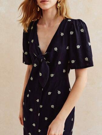 Écloséra 女士V领短袖绣花腰休闲连衣裙