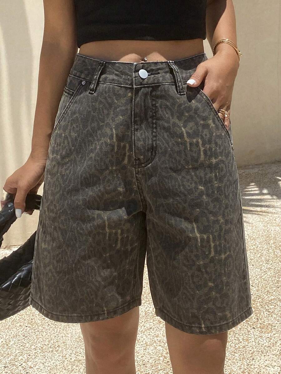 DAZY Women's Distressed Straight Leg 5-Inch Denim Shorts Streetwear