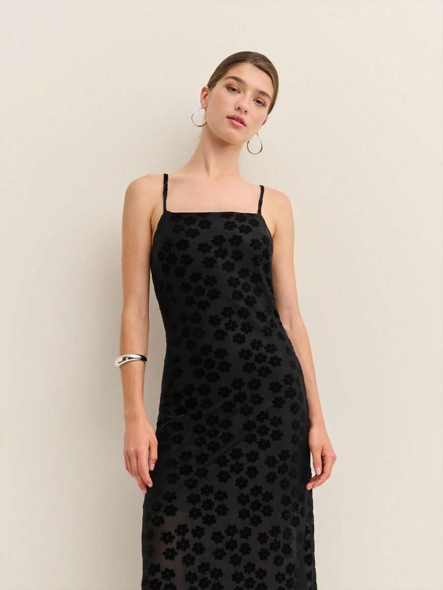 Nöista Váy maxi satin họa tiết hoa đen với thiết kế suông suông mềm mại, dây mảnh và ôm sát tôn dáng, hoàn hảo cho các sự kiện mùa hè, tiệc tùng hoặc phong cách dạ hội sang trọng. - màu đen - Xem 1
