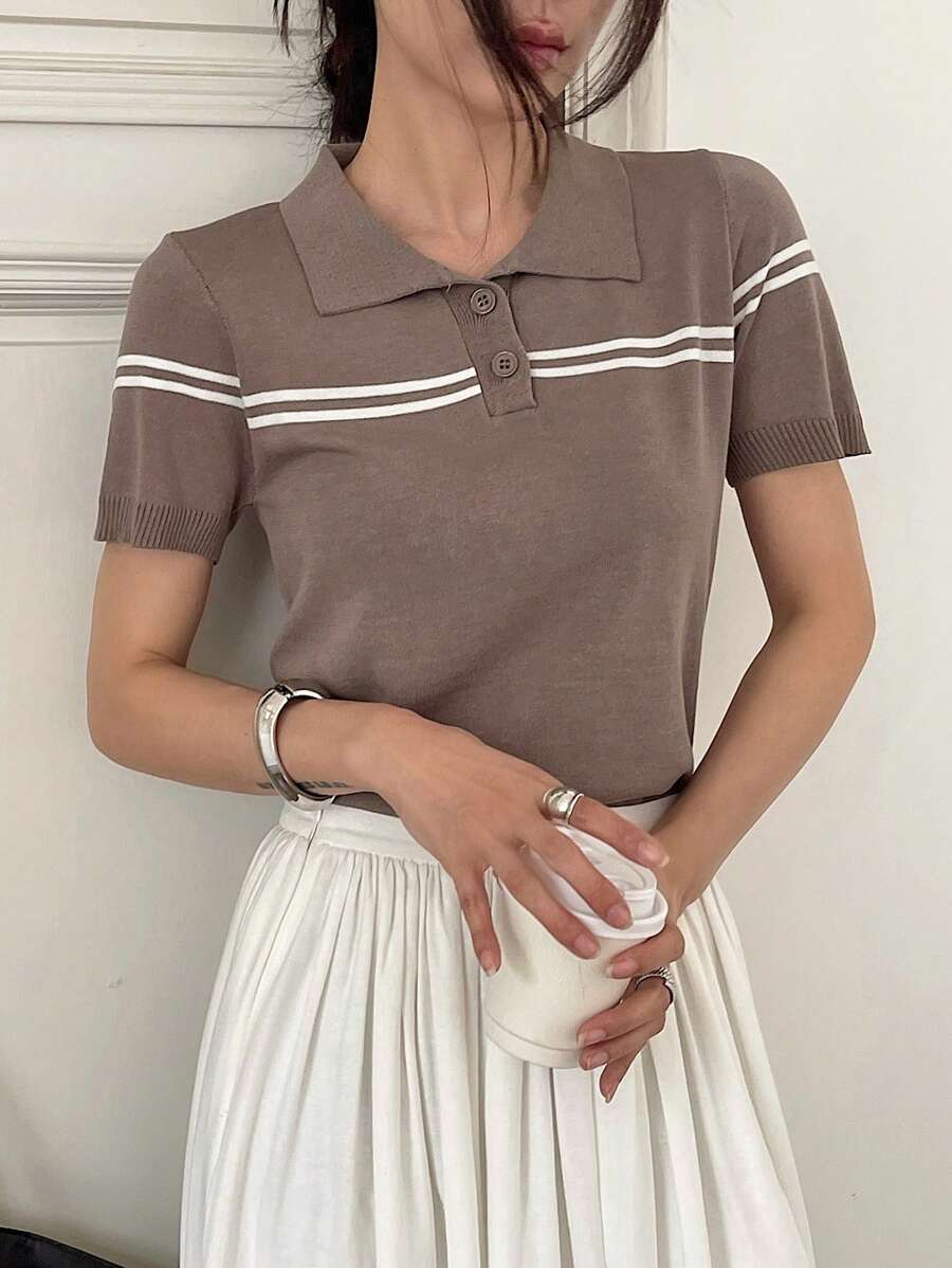DAZY Áo kiểu nữ mùa hè kẻ sọc phối màu cổ polo, dáng rộng, cổ lửng, chất liệu dệt kim, thích hợp cho giáo viên. - Màu Khaki - Xem 1