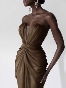 Elitara Elegante vestido de noche maxi con cola de sirena, cuello en V profundo, sin mangas, espalda descubierta y decoración con brillos, confeccionado en gasa plisada - Marrón - Ver 3