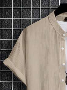 Manfinity Homme Ensemble chemise à manches courtes et shorts unicolore pour hommes en été. Ensemble deux pièces d'été en lin pour hommes. Ensemble deux pièces casual pour hommes. Ensemble deux pièces d'été pour hommes. Ensemble deux pièces assorti pour hommes.