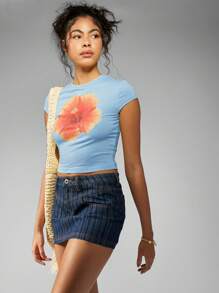 MISSGUIDED Crop top estivo con fiore di ibisco, stile Y2K, estetica da festival hawaiano, da spiaggia e surf, casual per il giorno, con maniche corte e fresco